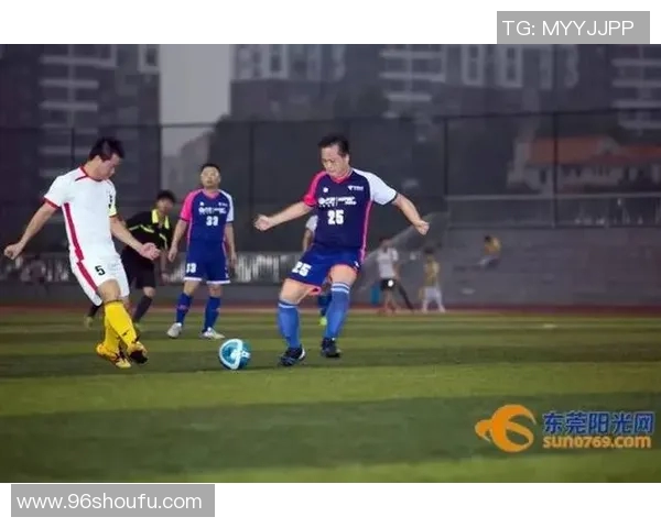 女网红与足球球星合照引热议网友纷纷围观称羡不已